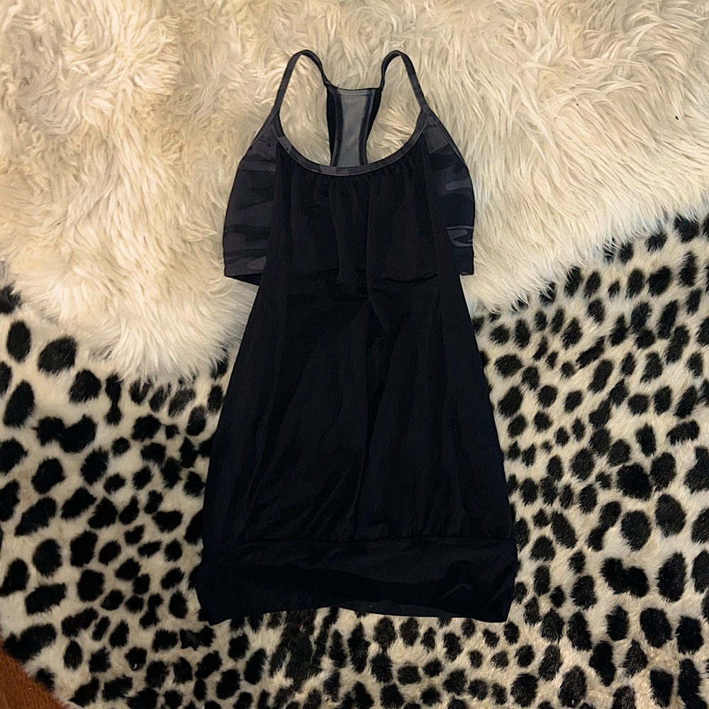 lululemon bra flowy built in bra top, black/black camouflage🖤